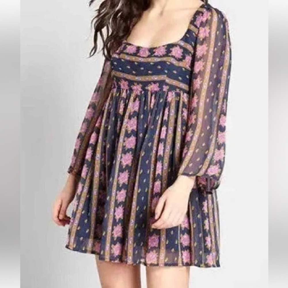 Modcloth Blue Purple Floral Babydoll mini Dress size 6 flared sheer sleeves